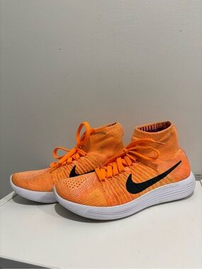 Nike LunarEpic Flyknit High Top Bright Crimson Running Shoes Women’s Us 8
